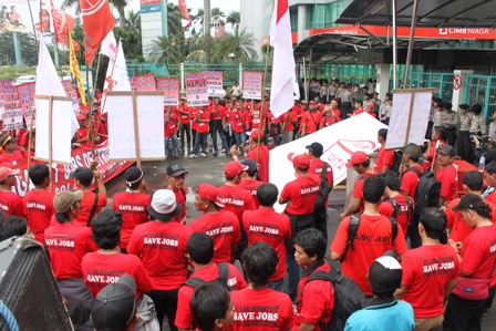 Save Jobs, Save the Future: NO to job destruction in Coca-Cola Amatil  Indonesia! - IUF